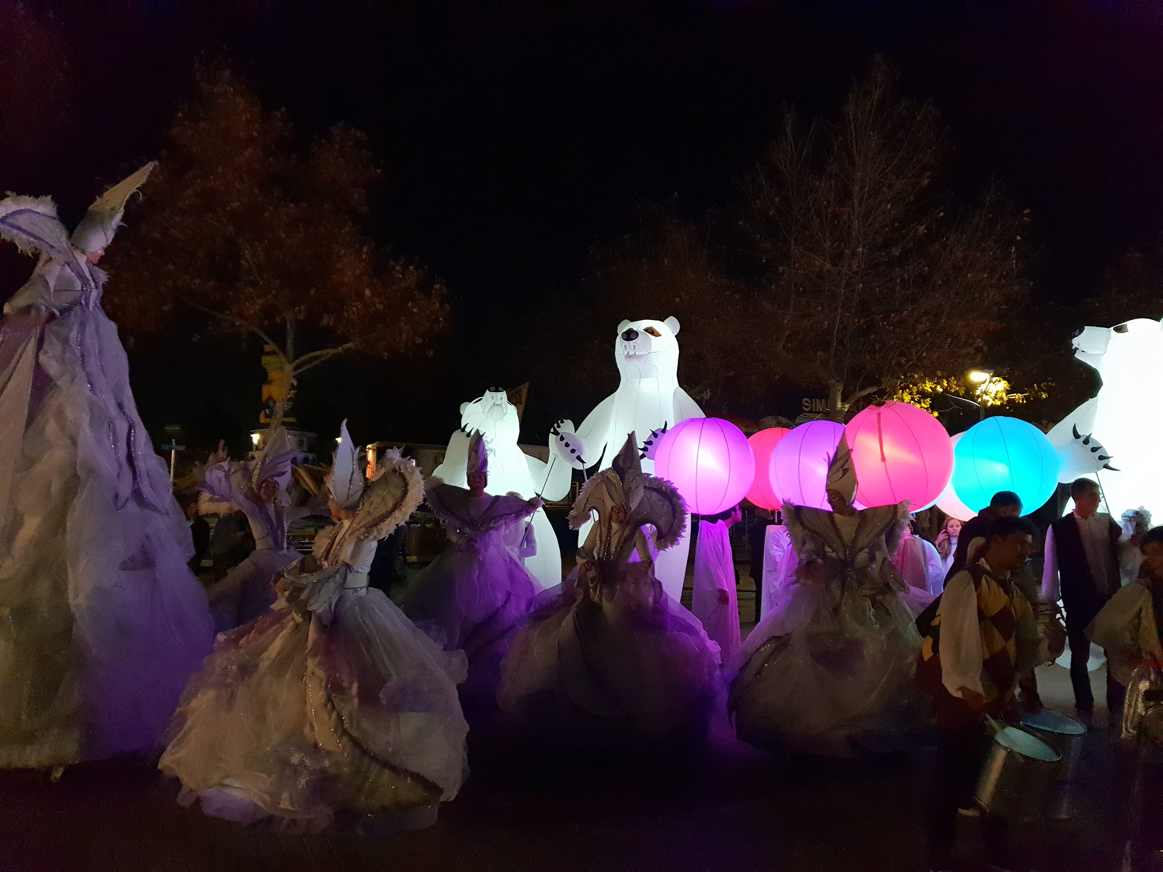 Cabalgata nocturna iluminada en Zaragoza